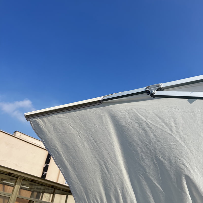 مظلة شاطئ مزخرفة بمقاس 2.8 × 2.4 م