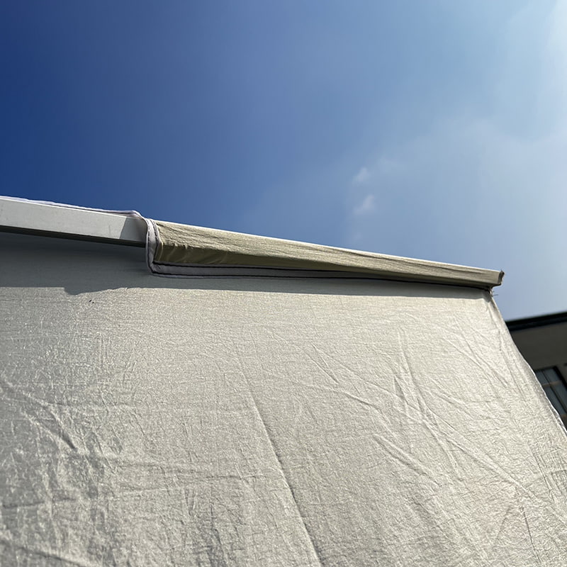 مظلة شاطئ مزخرفة بمقاس 2.8 × 2.4 م