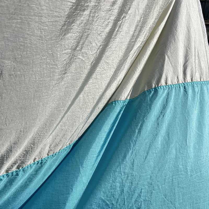 مظلة شاطئ مزخرفة بمقاس 2.8 × 2.4 م